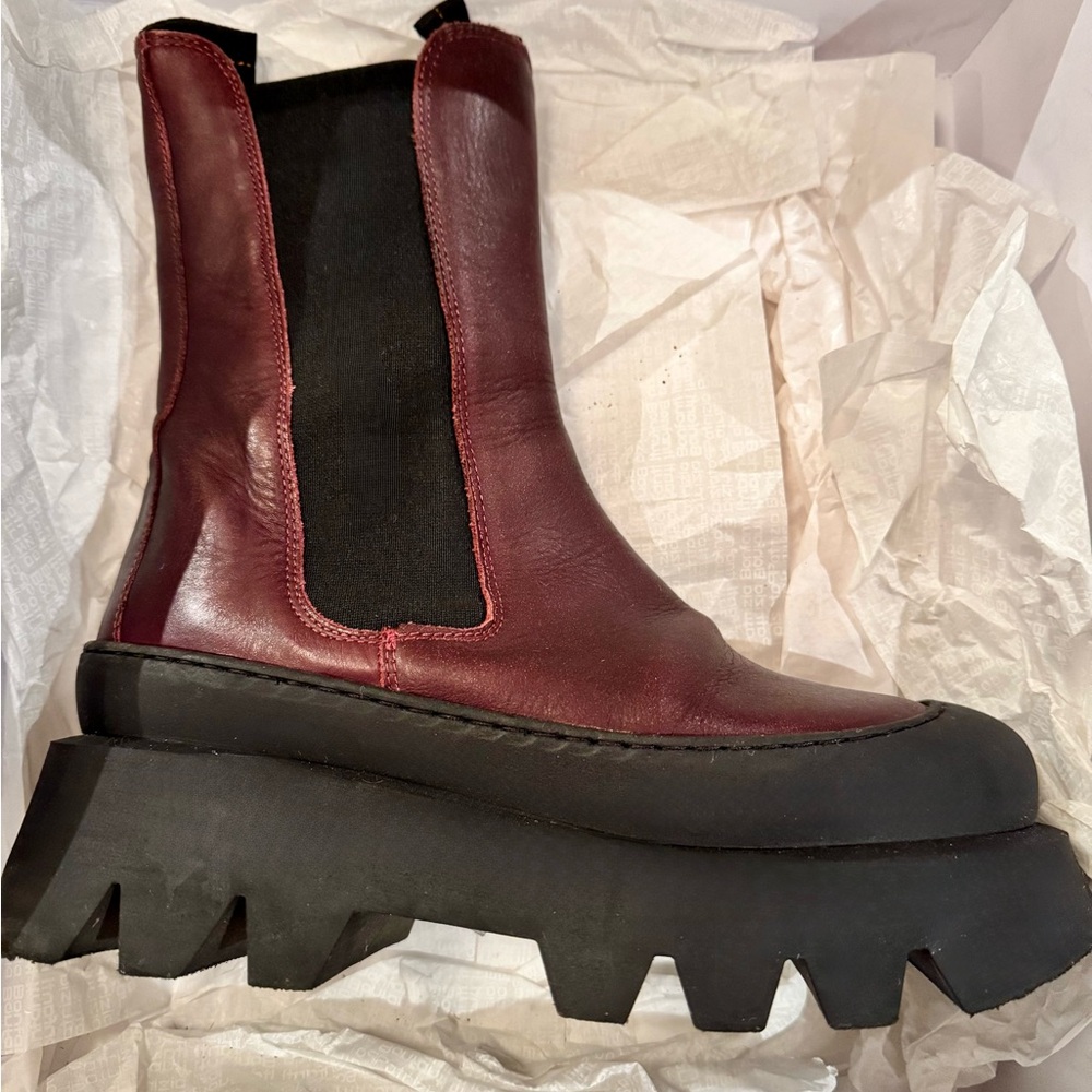 Stylish Burgundy Ankle Boots - Picture 3 of 11